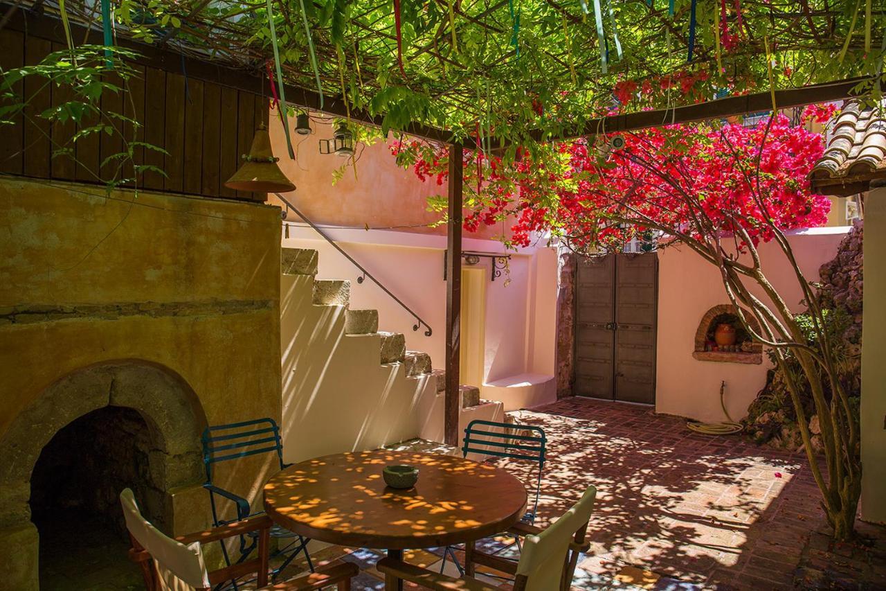 Lefkada Town Traditional House / Cozy Yard 외부 사진