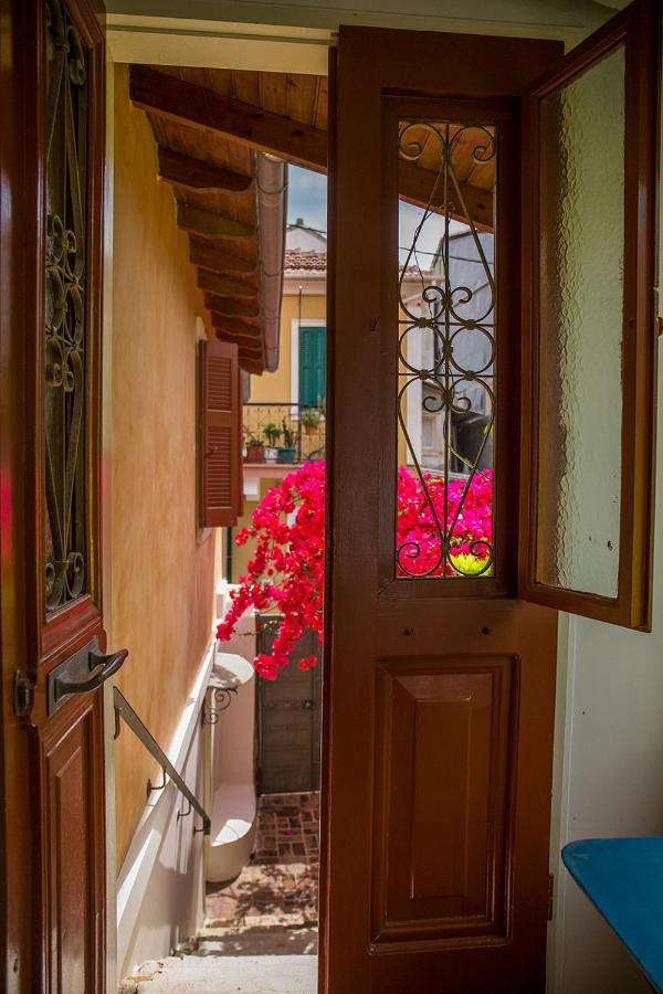 Lefkada Town Traditional House / Cozy Yard 외부 사진