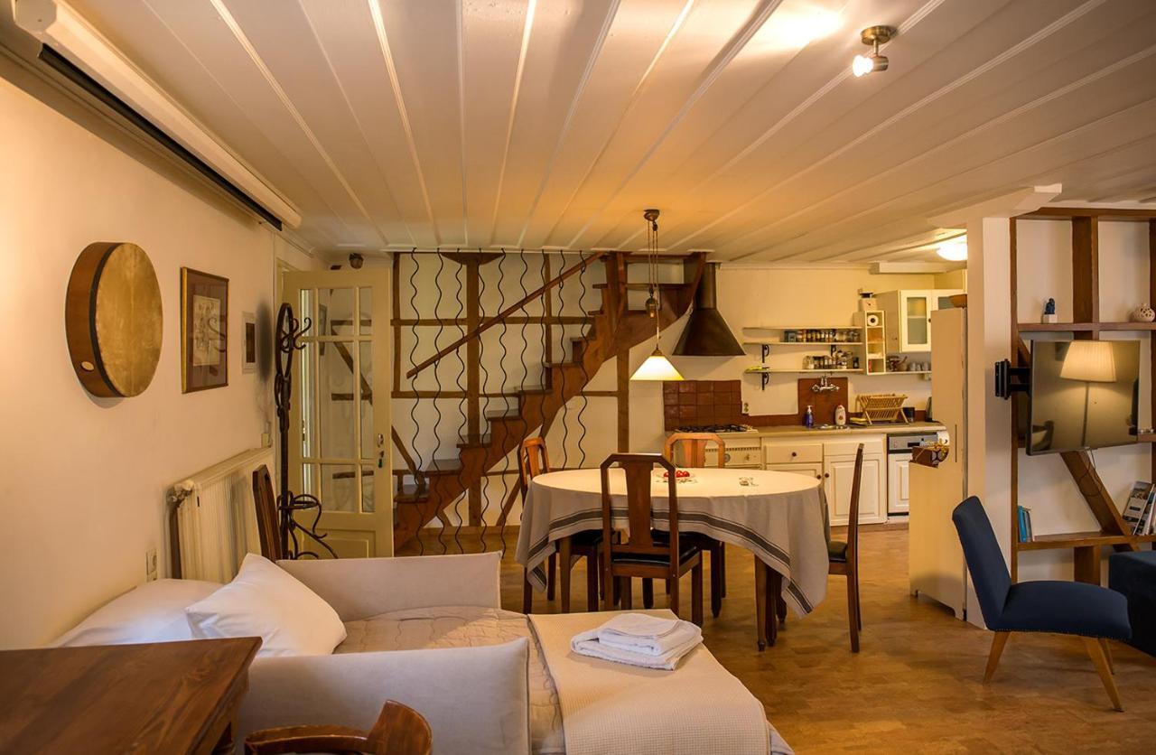 Lefkada Town Traditional House / Cozy Yard 외부 사진